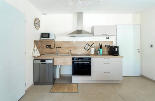 Orsan House | Holiday Home 'Namaste' with Private Terrace and jacuzzi