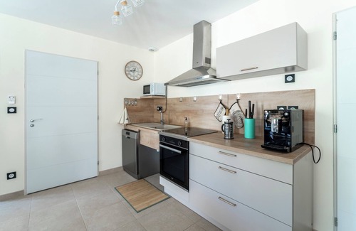 Orsan House | Holiday Home 'Namaste' with Private Terrace and jacuzzi