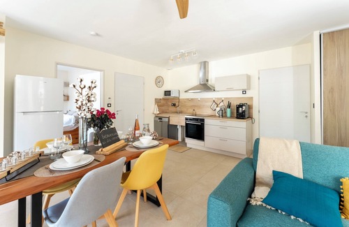 Orsan House | Holiday Home 'Namaste' with Private Terrace and jacuzzi
