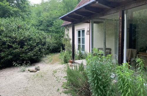 Brucken House | Holiday Home 'Naturhaus An Der Sulzburg' with Mountain View, Private Terrace and Wi-Fi