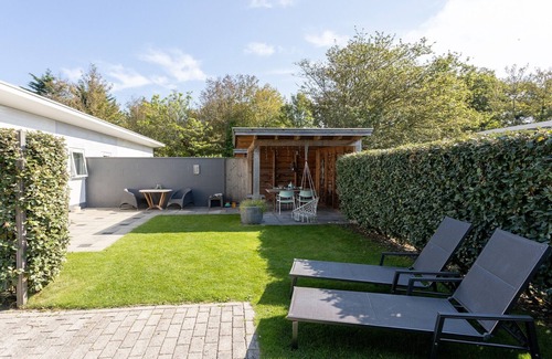 Kamperland House | Holiday Home near Beach with Garden