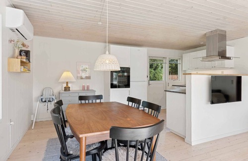 Hou House | Holiday home – near beach, harbour and nature