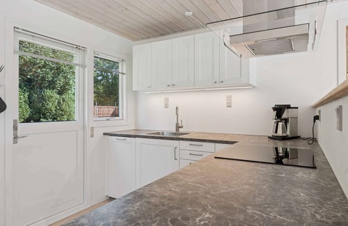 Hou House | Holiday home – near beach, harbour and nature