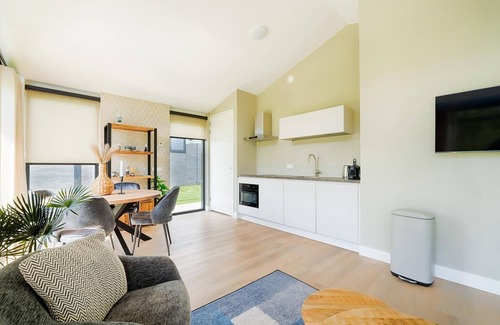 Leiderdorp House | Holiday Home near Kaag Lakes and Leiden Canals