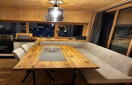Bichlbach House | Holiday home near Moosbach River