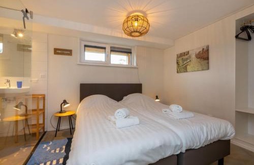 Burgh-Haamstede House | Holiday Home near Beach Burgh-Haamstede