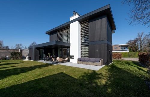 Kamperland House | Holiday Home near Veerse Meer with Garden