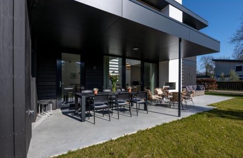 Kamperland House | Holiday Home near Veerse Meer with Garden