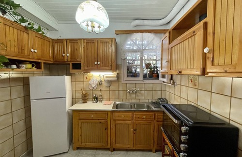 Achilleio House | Holiday Home 'Newstalgia House' with Private Terrace and Wi-Fi