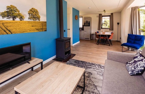 Ewijk House | Holiday Home Nijmegen with Lake View