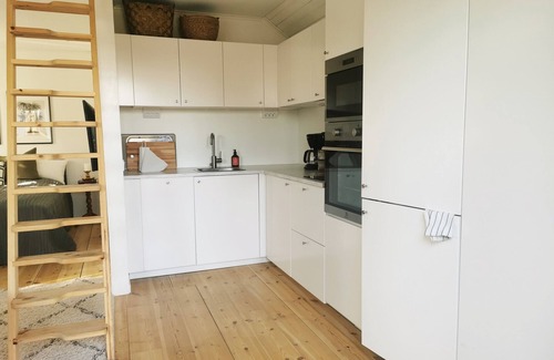 Ytterbystrand Ski Chalet | Holiday home on Resarö near the sea | SE13008