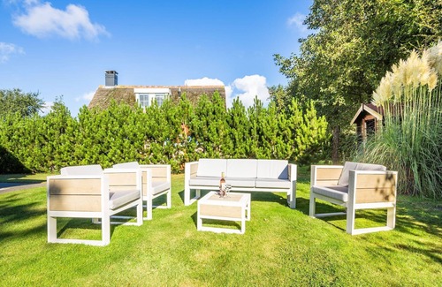 De Koog House | Holiday Home on Texel with Spacious Garden