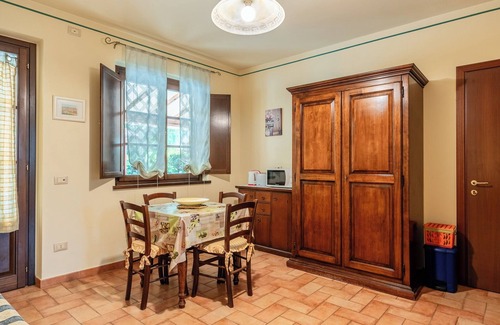 Montecarlo Other | Holiday Home 'Ortensia Verde' with Shared Pool, Wi-Fi and Air Conditioning