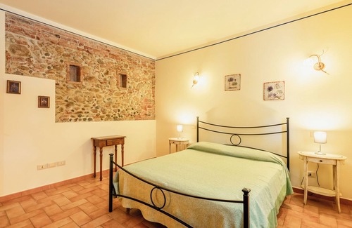 Montecarlo Other | Holiday Home 'Ortensia Verde' with Shared Pool, Wi-Fi and Air Conditioning