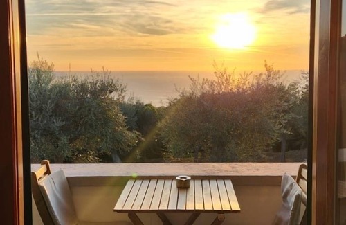 Massa Lubrense Apartment | Holiday Home Overlooking Capri With Garden
