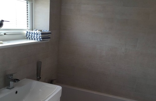 Rustington House | Holiday Home overlooking the sea with parking