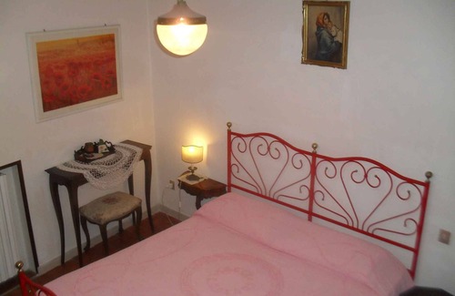 Marliana House | Holiday home overlooking the Tuscan hills