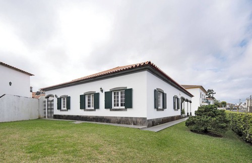 Ribeira Grande House | Holiday Home 'Pascoal House' with Private Terrace, Private Garden and Wi-Fi