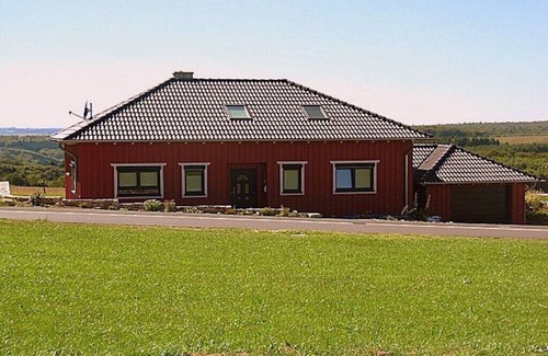 Irmenach Apartment | Holiday home Red Milan
