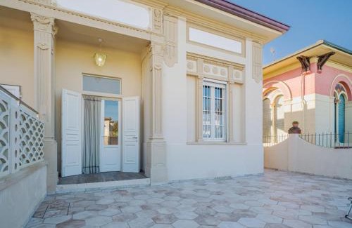 Lido di Camaiore House | Holiday Home Rosa dei Venti by Interhome