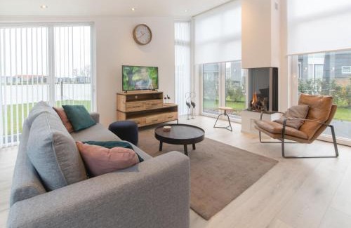 Wemeldinge House | Holiday Home Ruisweg 18A by Interhome