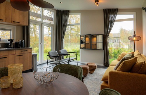 Sint Nicolaasga House | Holiday home surrounded by water and forest