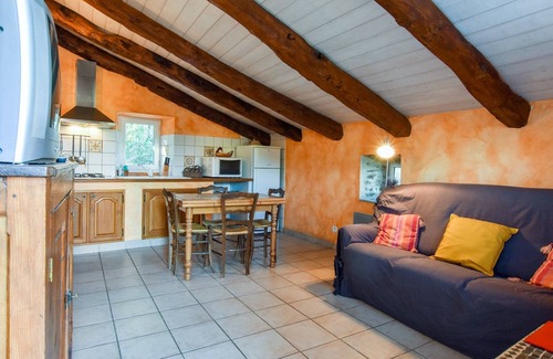 Saint-Beauzire House | Holiday Home Saint-Beauzire near Pauillac Castle