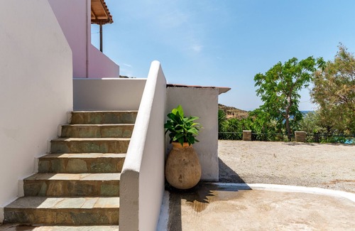 Batsi House | Holiday Home 'Seaview Mastrozane Studio 3 Andros' with Sea View, Wi-Fi and Air Conditioning