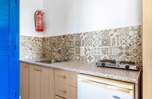 Batsi House | Holiday Home 'Seaview Mastrozanne Studio 1 Andros' with Sea View, Wi-Fi and Air Conditioning