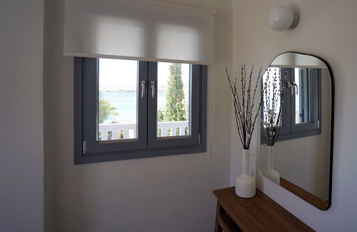 Batsi House | Holiday Home 'Seaview Mastrozanne Studio 1 Andros' with Sea View, Wi-Fi and Air Conditioning