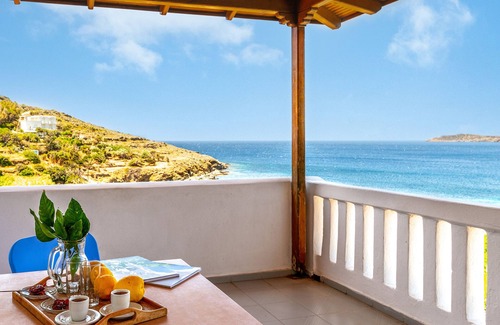 Batsi House | Holiday Home 'Seaview Mastrozanne Studio 1 Andros' with Sea View, Wi-Fi and Air Conditioning