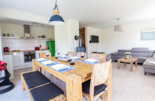 Zingst House | Holiday Home 'Seemannsgarn' with Garden, Shared Sauna & Wi-Fi