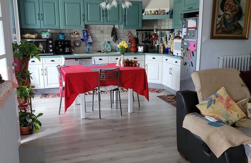 Seilhac House | Holiday Home 'Séjours Chambres D'hôtes Corrèze' with Shared Terrace, Shared Garden and Wi-Fi