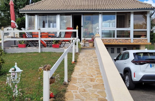 Seilhac House | Holiday Home 'Séjours Chambres D'hôtes Corrèze' with Shared Terrace, Shared Garden and Wi-Fi