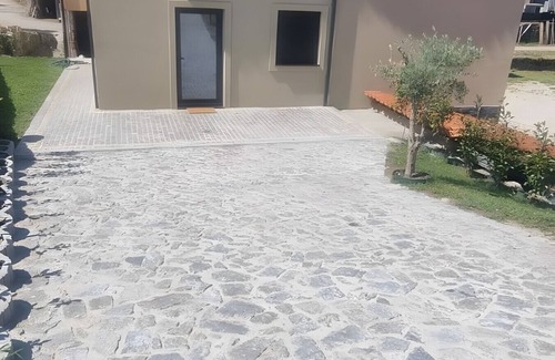 Rio Caldo House | Holiday Home 'Serração T1' with Lake View, Wi-Fi and Air Conditioning