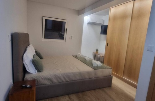 Rio Caldo House | Holiday Home 'Serração T1' with Lake View, Wi-Fi and Air Conditioning