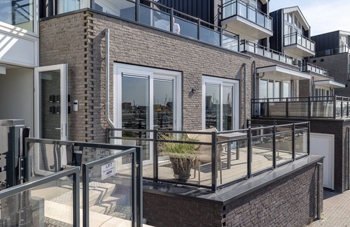 Sint-Annaland House | Holiday Home Sint-Annaland near Zeeland Beach