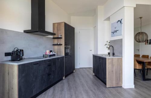 Sint-Annaland House | Holiday Home Sint-Annaland near Zeeland Beach