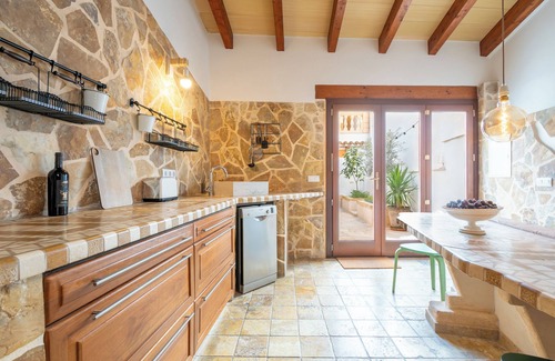 Arta House | Holiday Home 'Sol Y Luna' with Mountain View, Wi-Fi and Air Conditioning