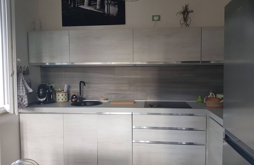 Lido di Spina House | Holiday Home 'Su 3 Piani Con Giardino' with Private Garden, Balcony and Wi-Fi