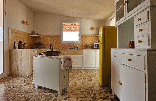 Marsala House | Holiday Home 'Suite La Barracca' with Sea View, Wi-Fi and Air Conditioning