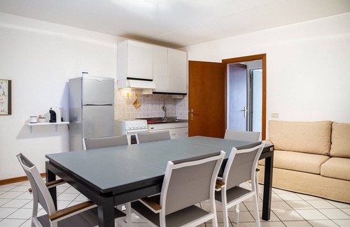 Follonica House | Holiday Home 'Sulle Note Del Mare' with Private Garden, Balcony and Wi-Fi