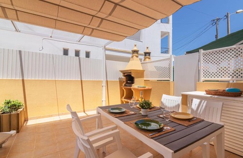 Pera House | Holiday Home Sunny Home by Interhome