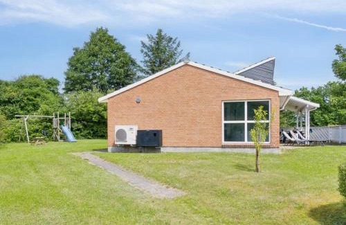 Øer Strand House | Holiday Home Svenn - 300m from the sea by Interhome