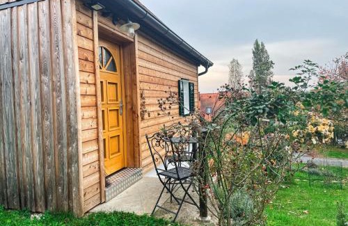 Sankt Anna am Aigen House | Holiday Home tiny lavender house by Interhome