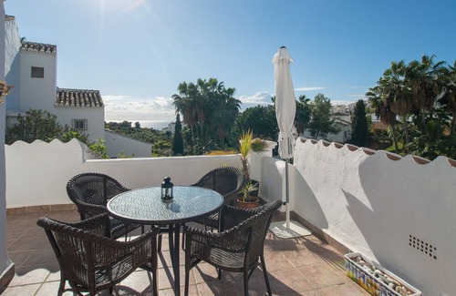 Oasis del Capistrano House | Holiday Home 'Tetuán 31 El Oasis de Capistrano' with Sea View, Shared Pool & Wi-Fi