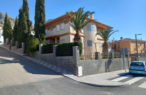 Bedmar House | Holiday Home 'The Brushstroke Of Mágina' with Private Pool, Private Terrace and Air Conditioning