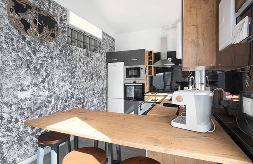 Abades House | Holiday Home 'Tia Osa' with Private Pool, Shared Terrace and Wi-Fi