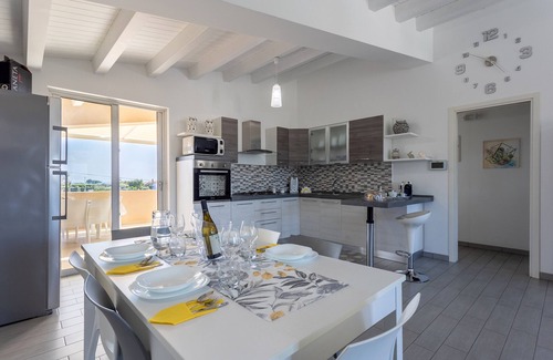 Porto Palo House | Holiday Home 'Torre Del Mare' with Private Pool, Private Terrace and Wi-Fi