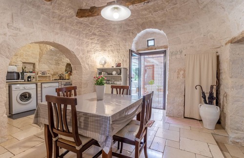Alberobello House | Holiday Home Trullo Cielo with Pool & Wi-Fi